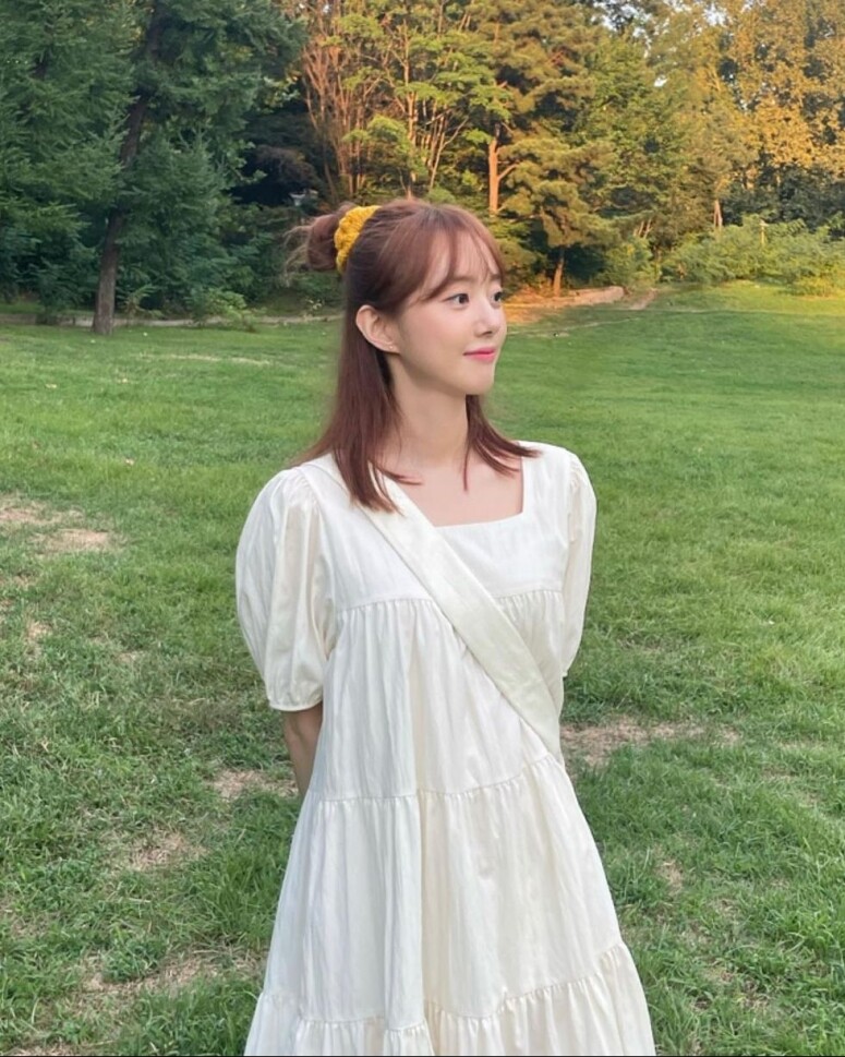 《我的女神室友斗娜》女配角朴世婉脫穎而出，甜美穿搭成為焦點？
