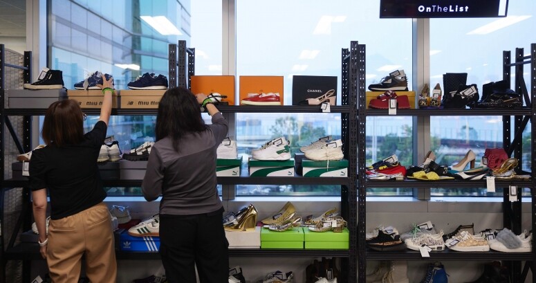 【香港Outlet推薦2024】東涌Outlet、杏花邨必買推介 ：運動品牌及名牌包羅萬有 (附營業時間)