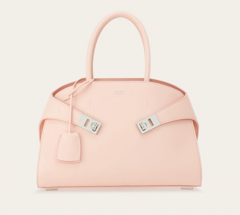 Pantone 2024大熱色Peach Fuzz出爐！跟上潮流入手Chloe、Alaia等12款「柔和桃色」手袋推介