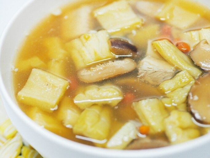 苦瓜湯食譜！苦瓜功效排骨湯清熱降火！苦瓜可以加什麼煮湯？