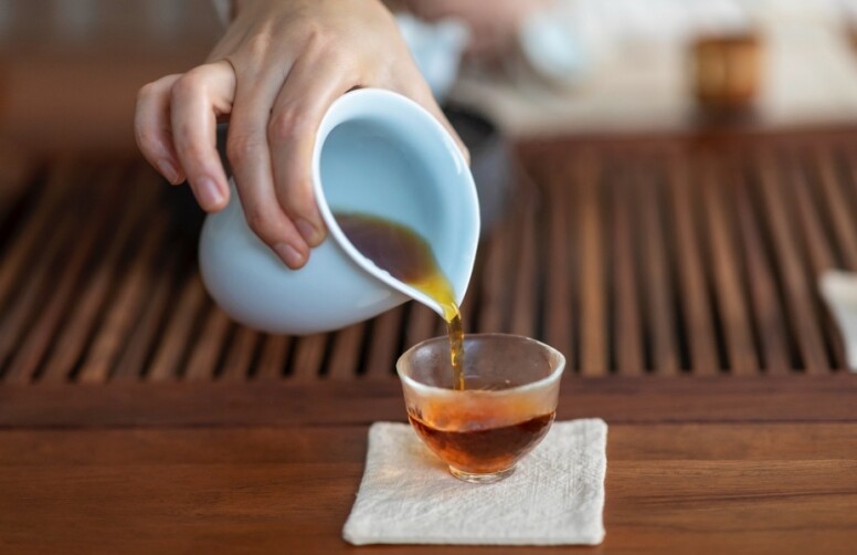 紅茶綠茶哪一個比較好？減肥飲紅茶可以嗎？烏龍茶是綠茶還是紅茶