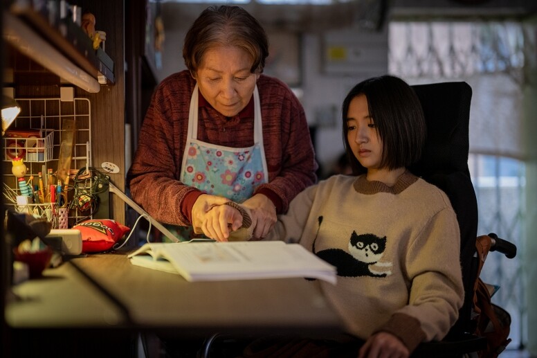 【ELLE Cinema】專訪《無名指》導演孔令政、女主角許恩怡︰放下批判，說出最真實的故事。