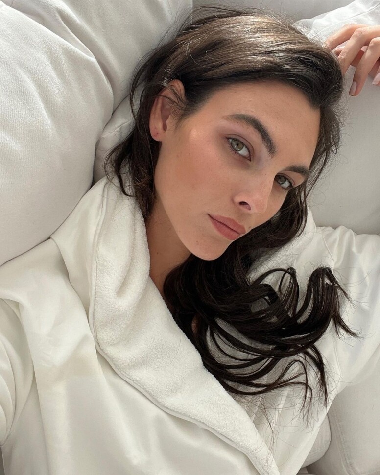 里安納度激吻 Vittoria Ceretti!今次能得到男神心的意大利超模到底是誰土? 里安納度激吻 Vittoria Ceretti!今次能得到男神心的意大利超模到底是誰土?