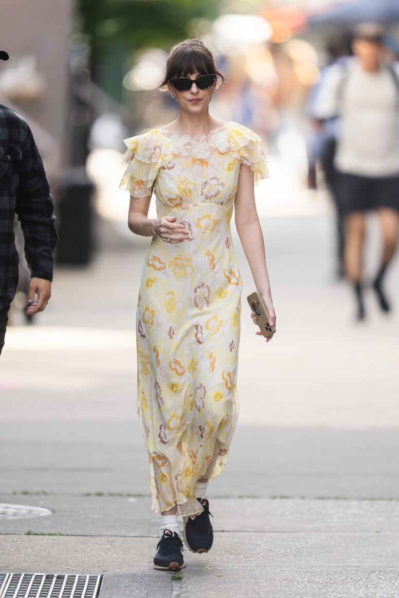 《Materialists》Dakota Johnson戲中服裝超美！30+歲職場女性穿搭範本：從上班服、休閒裝到晚裝都值得參考