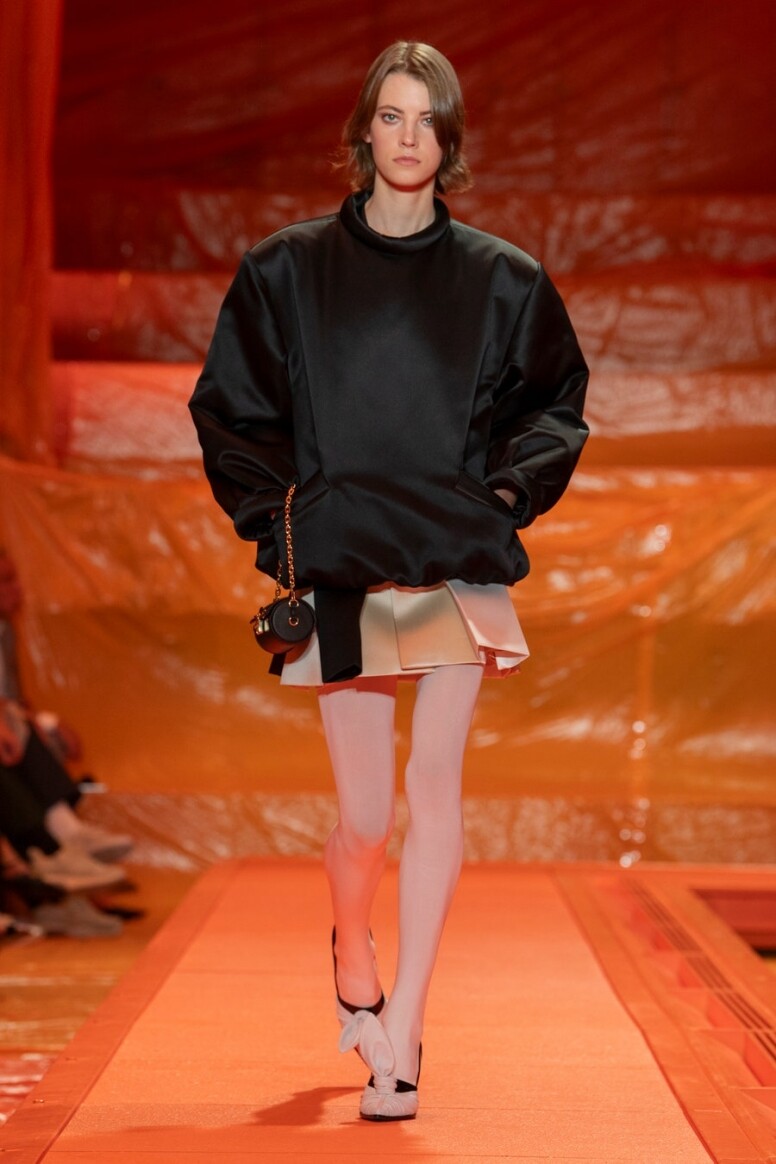 【2024春夏巴黎時裝周】熱氣球降落於香榭麗舍大街！Louis Vuitton 2024春夏系列 一場在古蹟裡的沉浸式時尚體驗！