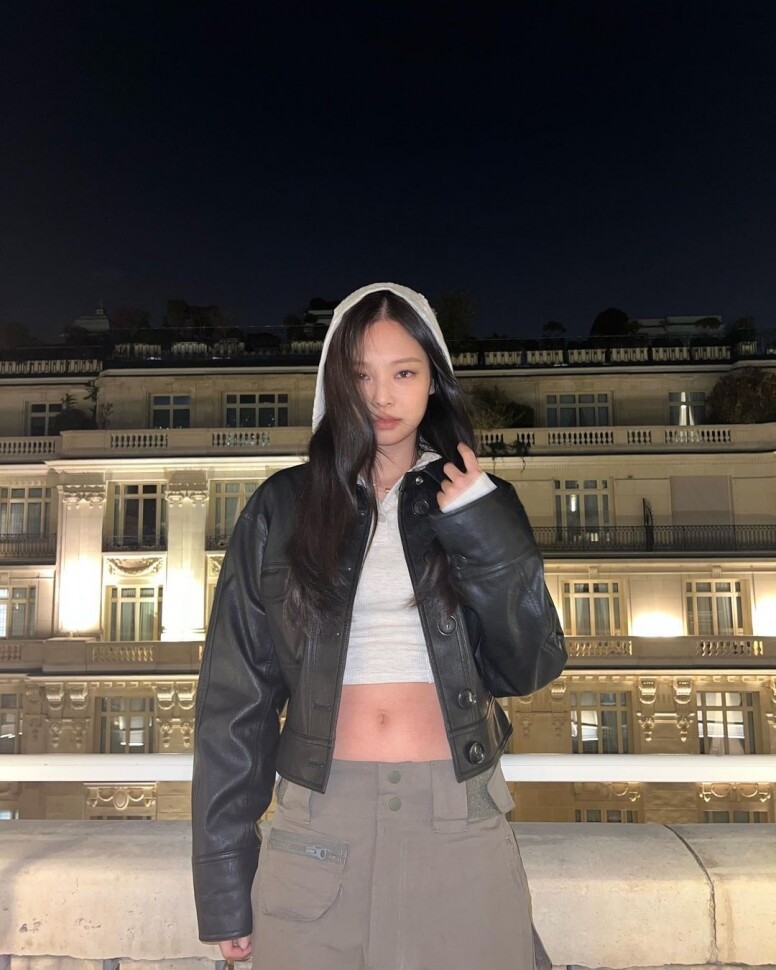 Tips 1： 合身的運動外套或是貼身Crop Top