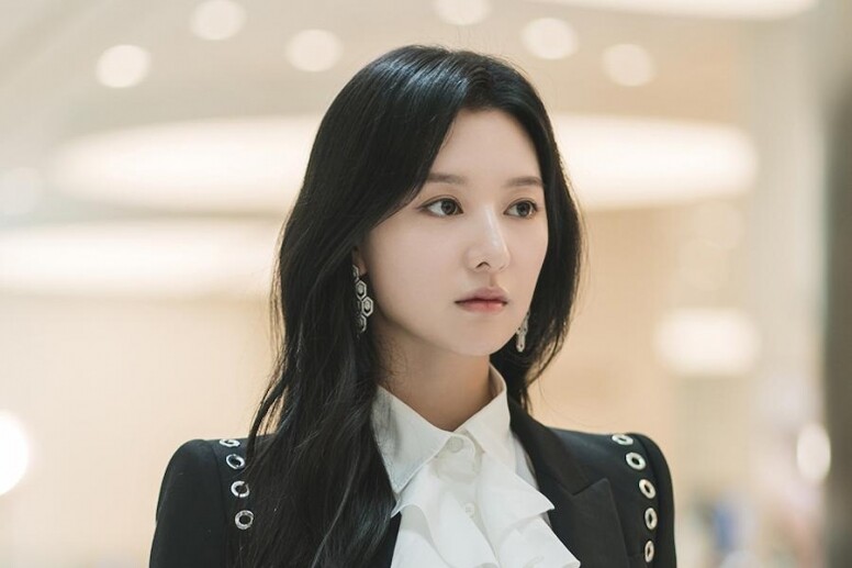 《淚之女王》金智媛高冷千金妝容重點！必入手金智媛同款唇膏色號及隨身美妝品公開！