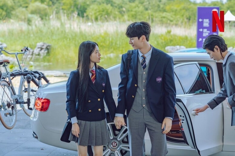 Netflix《名校的階梯》李彩玟私下精通鋼琴及運動！身高189cm靠打籃球養成結實肌肉！