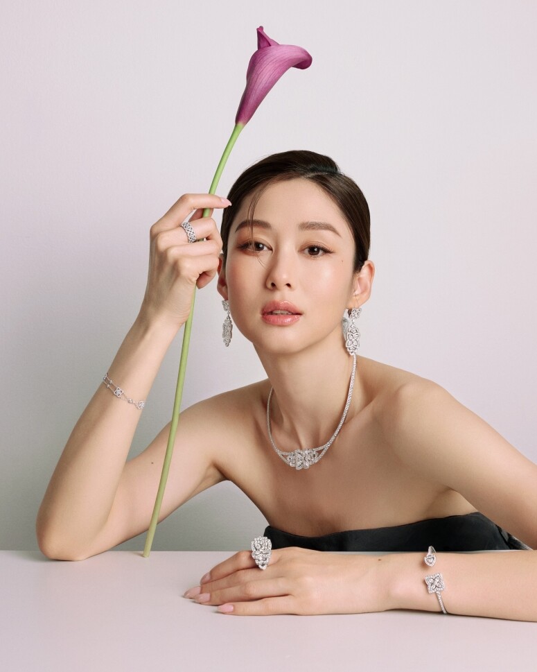 De Beers 邀請四位女性綻放優雅魅力，Enchanted Lotus 高級珠寶系列傳達大自然美態