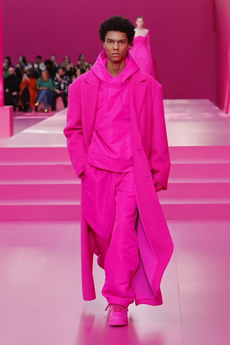 《﻿Barbie》芭比電影幕後冷知識揭密！Margot Robbie泳衣藏玄機、致敬90年代Chanel