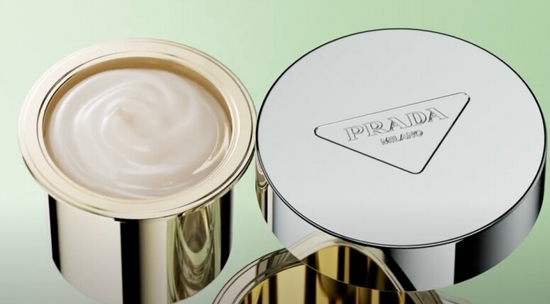 Prada Beauty一次過推出美妝護膚品!Prada經典三角形唇膏、粉底、眼影到乳霜也有 Prada Beauty一次過推出美妝護膚品!Prada經典三角形唇膏、粉底、眼影到乳霜也有