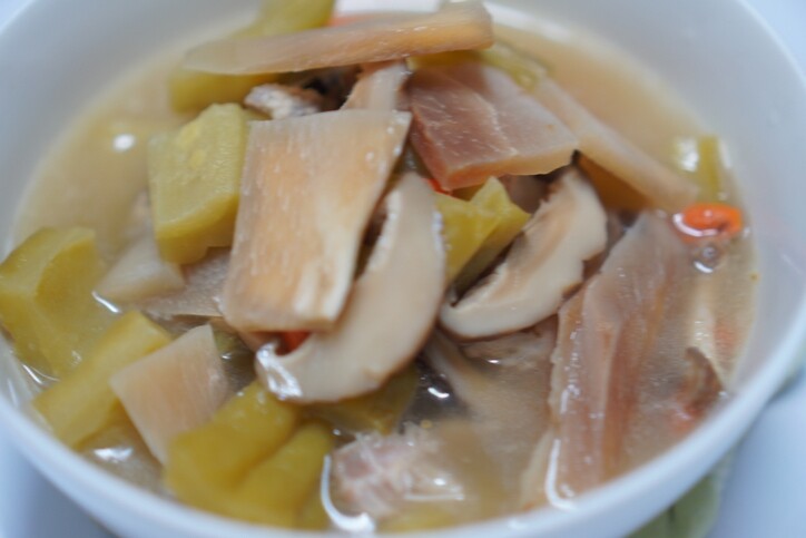 苦瓜湯食譜！苦瓜功效排骨湯清熱降火！苦瓜可以加什麼煮湯？