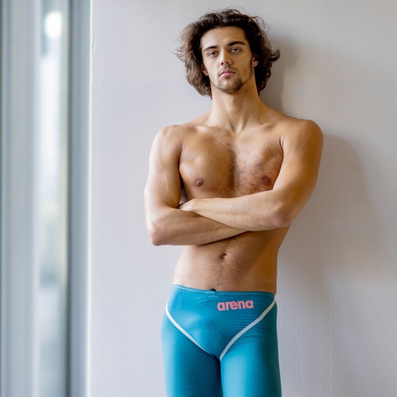 巴黎奧運背泳金牌197意大利選手Thomas Ceccon太犯規！被游泳耽誤的時尚模特兒！