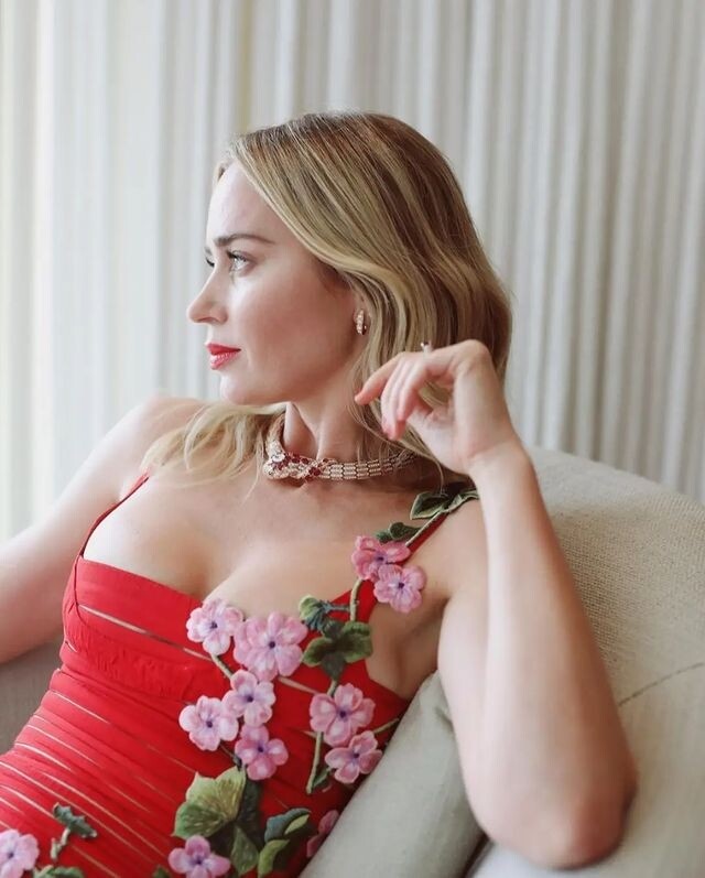 拿捏各種角色及風格的Emily Blunt！她的穿搭演變史！