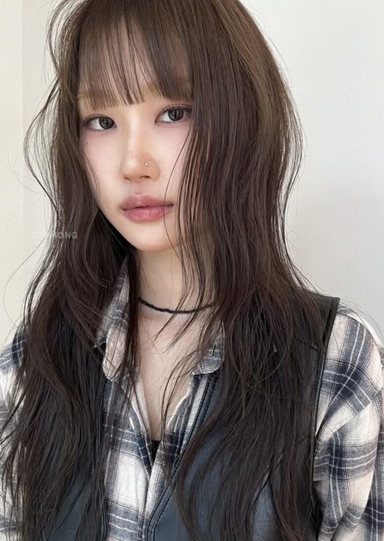 摩卡慕斯髮色2025！10款顯白Pantone不用漂茶棕染髮深髮色推薦
