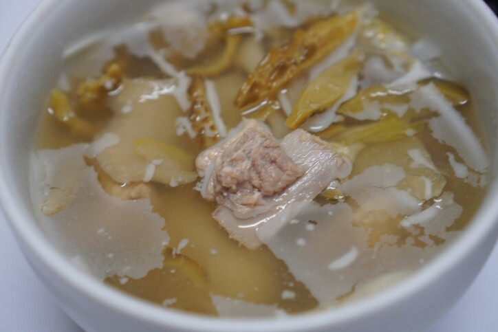 苦瓜湯食譜！苦瓜功效排骨湯清熱降火！苦瓜可以加什麼煮湯？