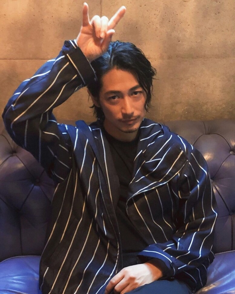 Netflix《誰是被害者2》超帥檢察官！日本演員藤岡靛私下日系熟男穿搭超帥氣！