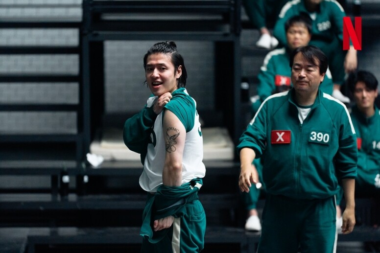 《魷魚遊戲 2》角色受爭議？朴成焄演跨性別、T.O.P演Rapper為何引起不滿？