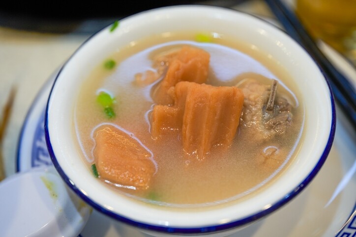 蓮藕湯水食譜！秋冬功效潤燥止咳補氣養血！蓮藕湯可以加什麼？
