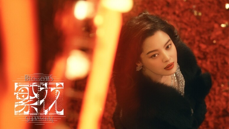 王家衛《繁花》香港播出！Prada提供典藏服裝、令沉寂已久的品牌再度翻紅...解構時裝盛宴 《繁花》為何值得一看？