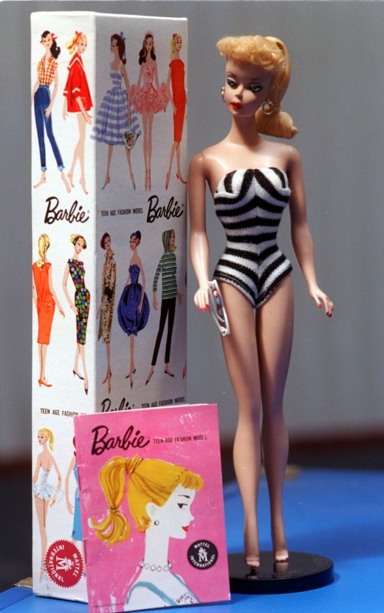《﻿Barbie》芭比電影幕後冷知識揭密！Margot Robbie泳衣藏玄機、致敬90年代Chanel