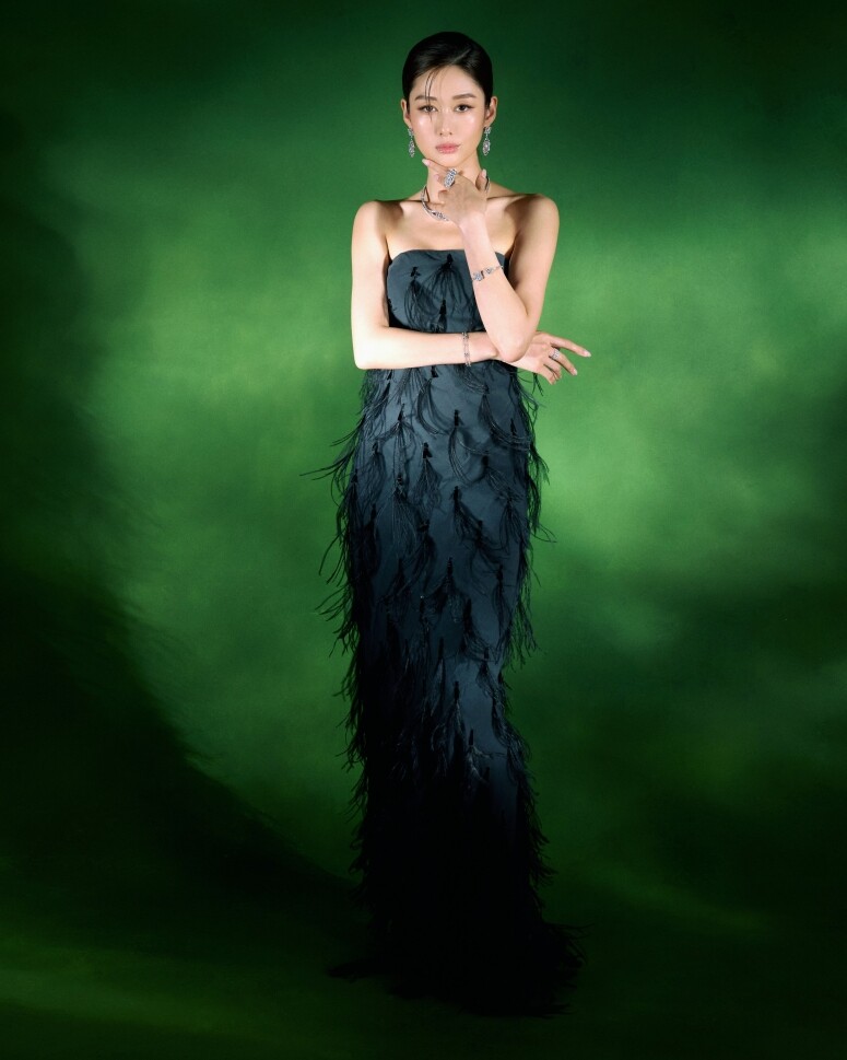 De Beers 邀請四位女性綻放優雅魅力，Enchanted Lotus 高級珠寶系列傳達大自然美態