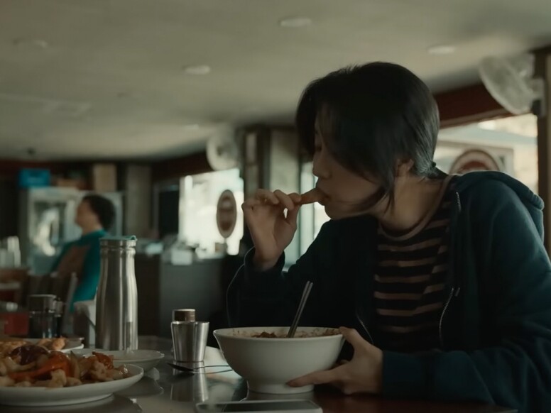 《有院子的家》林智妍顯瘋狂人設暴食「喪夫餐」！身材絕佳曾全裸出演，擁S形魔鬼身材被封「最正惡女」私下瘦身保養秘技公開