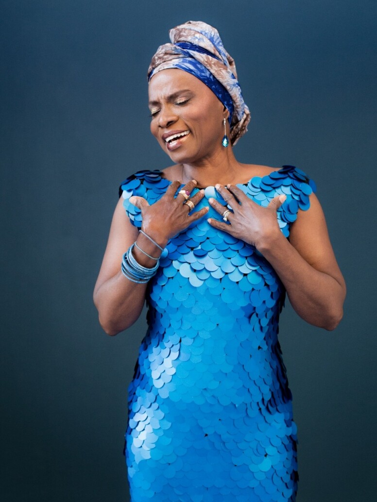 專訪非洲之后Angelique Kidjo:「無論你的皮膚長着甚麼顏色,也是美麗的。」 專訪非洲之后Angelique Kidjo:「無論你的皮膚長着甚麼顏色,也是美麗的。」