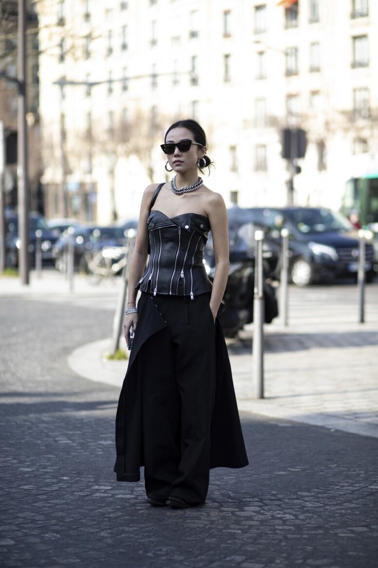 Bella Hadid、Dua Lipa都愛的「Corset Top」!編輯推薦2023夏天必備10個馬甲上衣穿搭範本 Bella Hadid、Dua Lipa都愛的「Corset Top」!編輯推薦2023夏天必備10個馬甲上衣穿搭範本
