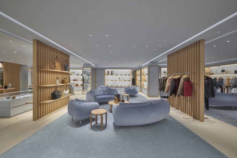 Miu Miu 香港金鐘太古廣場專門店正式開幕！天藍色空間，成衣、手袋、鞋履一應俱全！