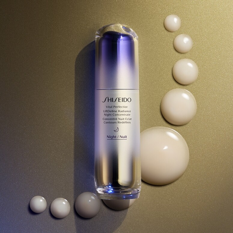 專訪Anne Hathaway一同探討不受時間局限之美！編輯紐約直擊SHISEIDO Vital Perfection發布會，以科研激發肌膚內在本美潛能
