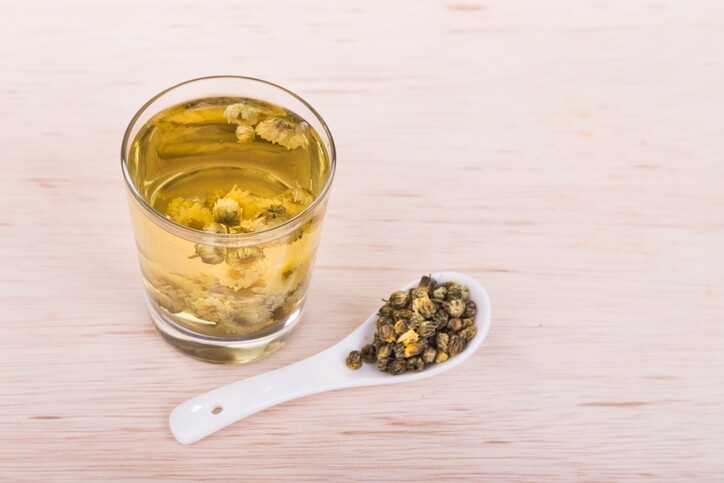 菊花茶功效與禁忌！菊花茶怎麼泡清熱解毒抗炎護眼！什麼時候喝最好？