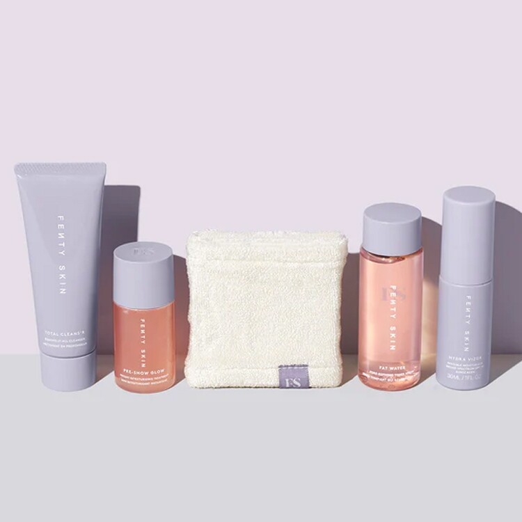 The Glow Around 4 - Piece Travel Skincare Essentials Set Christmas (Limited Edition)