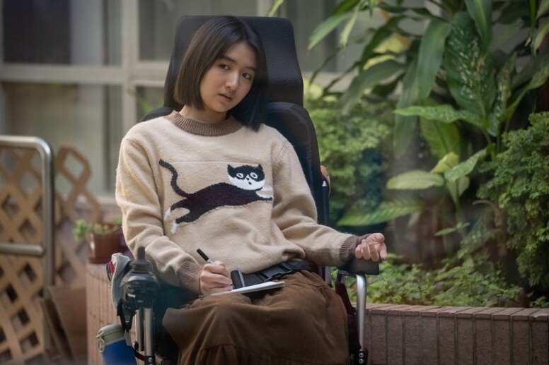 【ELLE Cinema】專訪《無名指》導演孔令政、女主角許恩怡︰放下批判，說出最真實的故事。