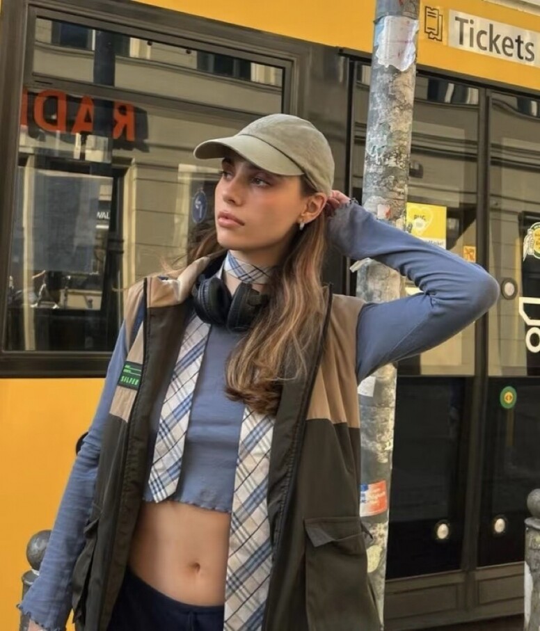 Rosé、歐陽娜娜紛紛帶起Necktie Girl風潮，2025最熱賣配飾原來是「領帶」？