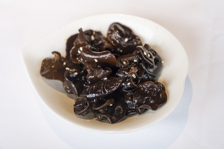 木耳功效與禁忌！潤肺止咳清腸排毒！什麼人不能吃木耳泡太久會有毒素？