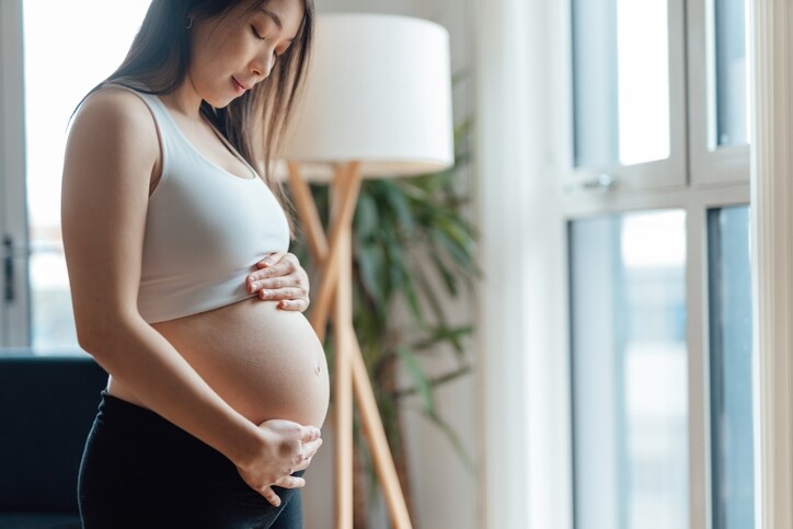 懷孕期及產後女性的乳房會脹大，可能會出現胸部下垂和萎縮。