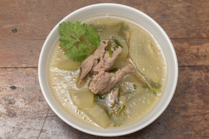 苦瓜湯食譜！苦瓜功效排骨湯清熱降火！苦瓜可以加什麼煮湯？