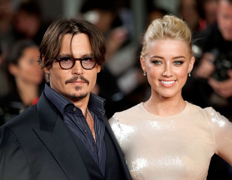 《Depp v. Heard》扮弱者嗎？Johnny Depp前妻Amber Heard時柔弱時強硬的造型！