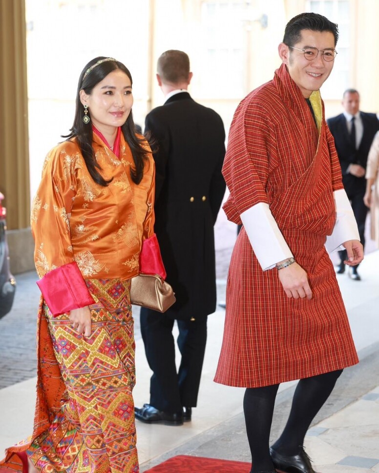 以BVLGARI搭配傳統服飾、Christian Louboutin的靈感繆斯... 「最美王后」不丹王后吉增佩瑪時尚感引發熱議！