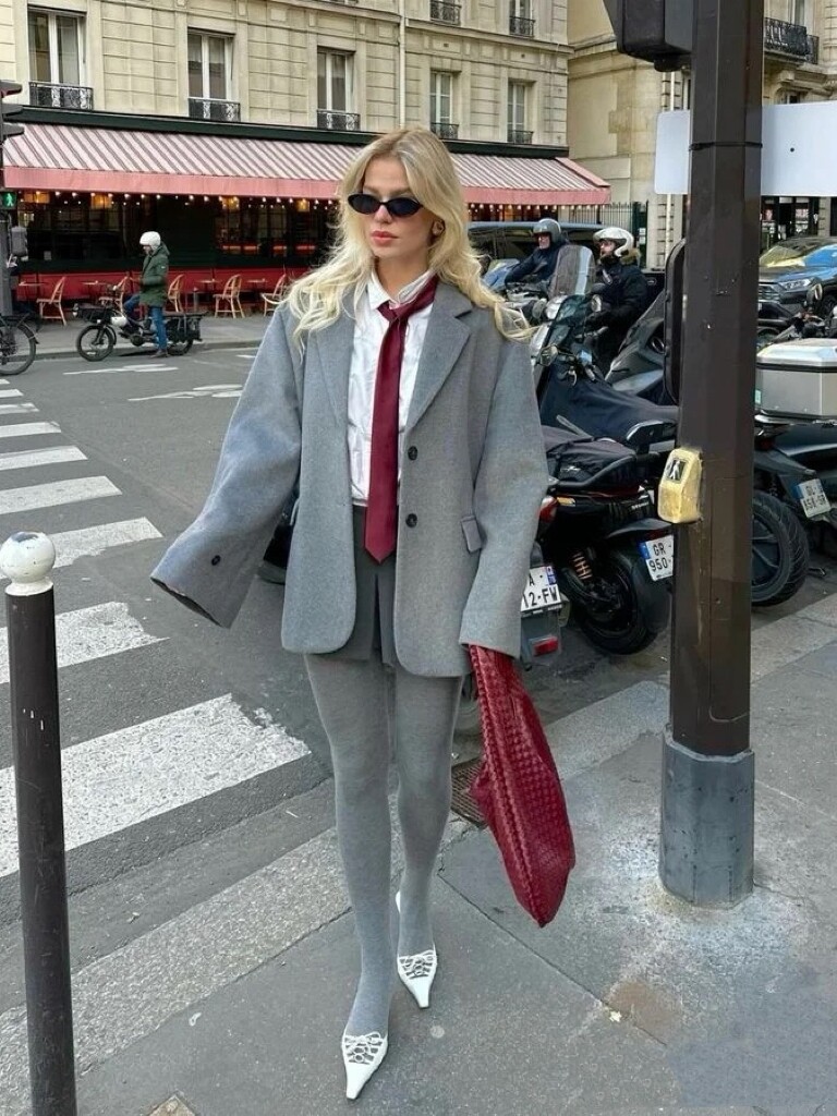 Rosé、歐陽娜娜紛紛帶起Necktie Girl風潮，2025最熱賣配飾原來是「領帶」？