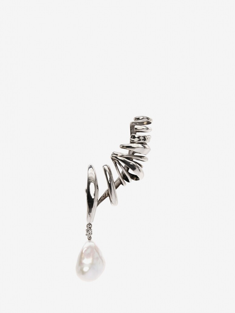 Alexander McQueen River Pearl耳夾（$5,300）