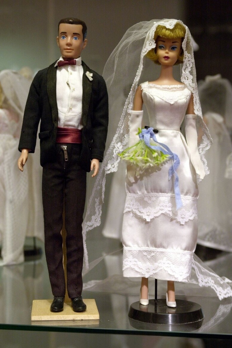 《﻿Barbie》芭比電影幕後冷知識揭密！Margot Robbie泳衣藏玄機、致敬90年代Chanel
