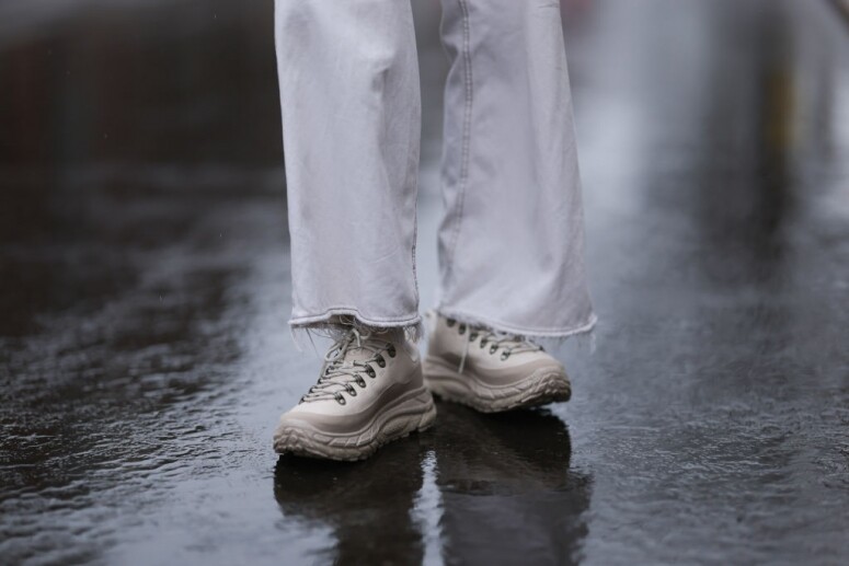 HOKA ONE ONE 女鞋推薦 2024，街頭潮人愛鞋熱爆全球！