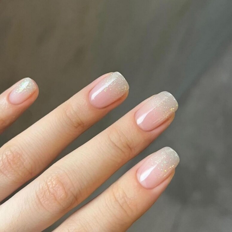 新娘美甲｜16款簡約新娘美甲推薦！法式/漸層/白色美甲款式