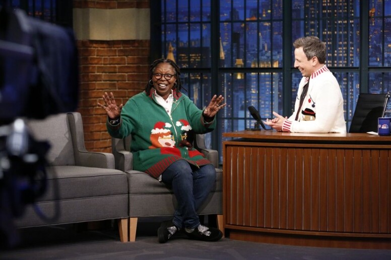 為何聖誕節一定要穿「醜毛衣」？解構Ryan Reynolds、Taylor Swift聖誕必穿的「Ugly Christmas Sweater」傳統！