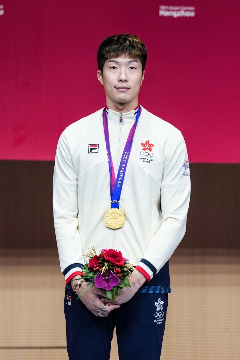 張家朗勇挫日本飯村一輝殺入決賽！身高193cm「香港劍神」會否歷史性衛冕奧運金牌？