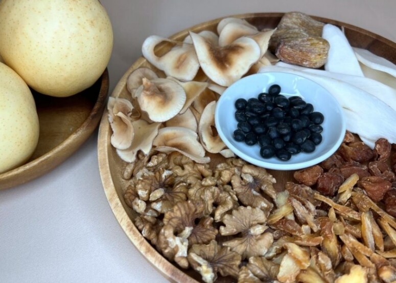 秋日防乾燥飲品：雪梨黑豆淮山海底椰湯