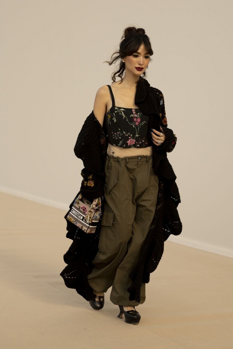 Bella Hadid、Dua Lipa都愛的「Corset Top」！編輯推薦2023夏天必備10個馬甲上衣穿搭範本