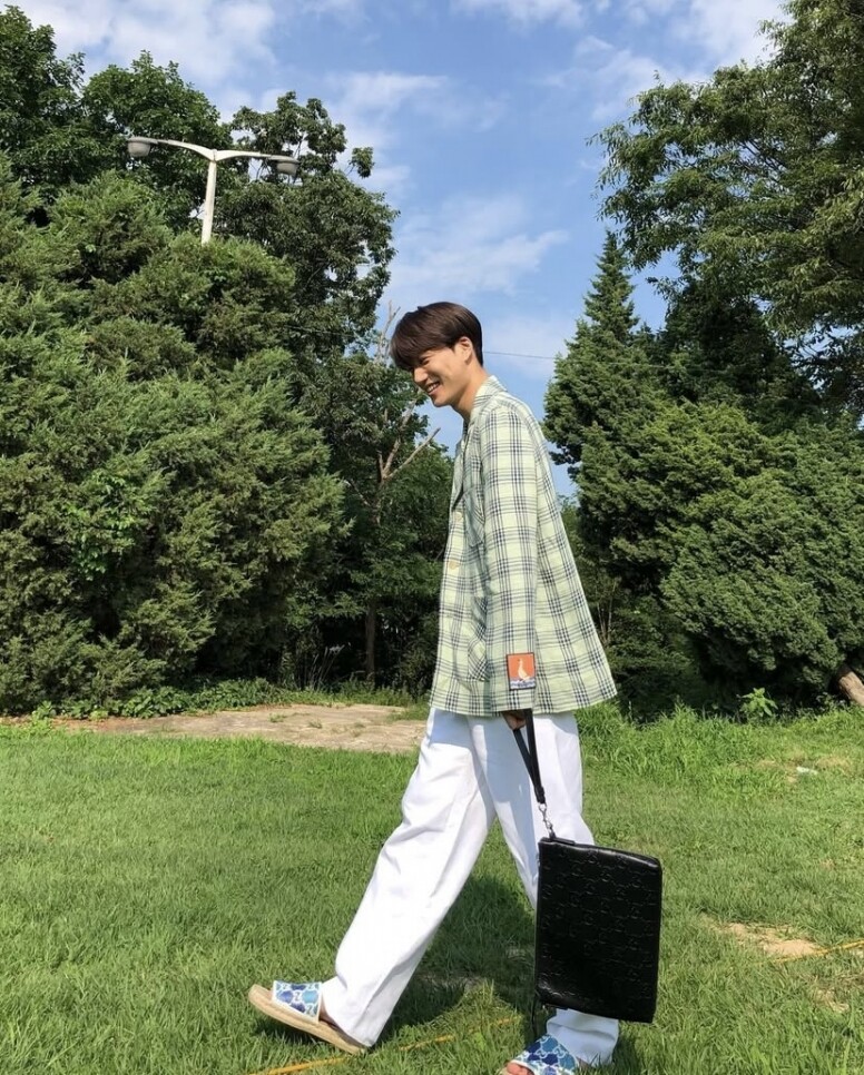 EXO KAI 的私服穿搭大揭秘：讓你瞬間變身時尚達人！